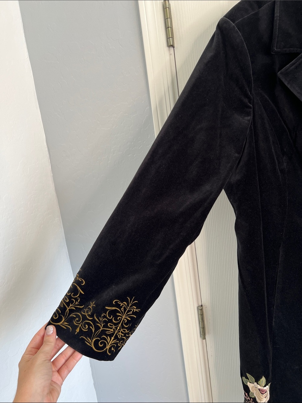 NWT Cabi Antoinette black velvet longline jacket #700 floral embroidery size 16 - Picture 7 of 10
